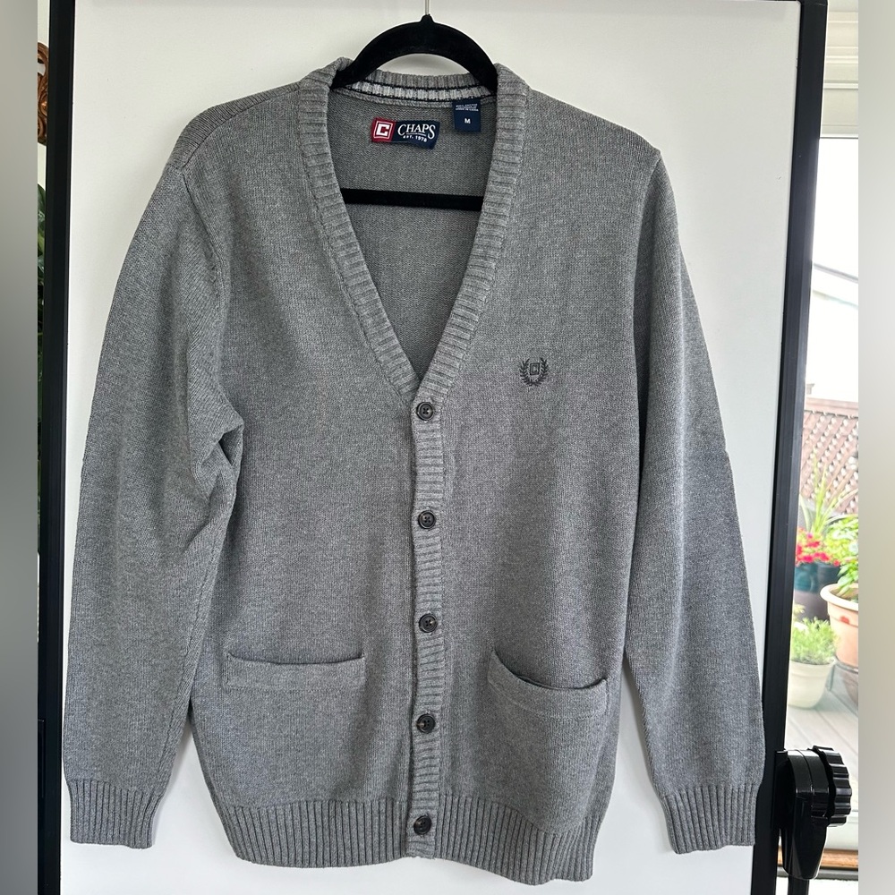 Chaps Men’s 100% cotton button down sweater. Size Medium